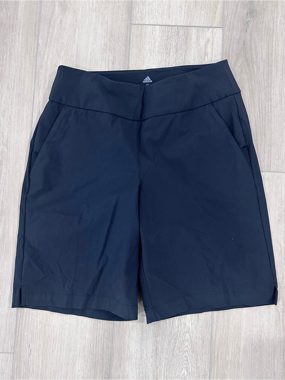 Adidas women’s pull on breathable stretch Bermuda shorts golf black small